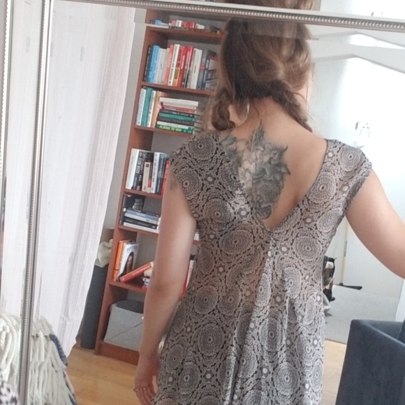 Unique camisole with tail like back (open!) - Picture 3 of 5